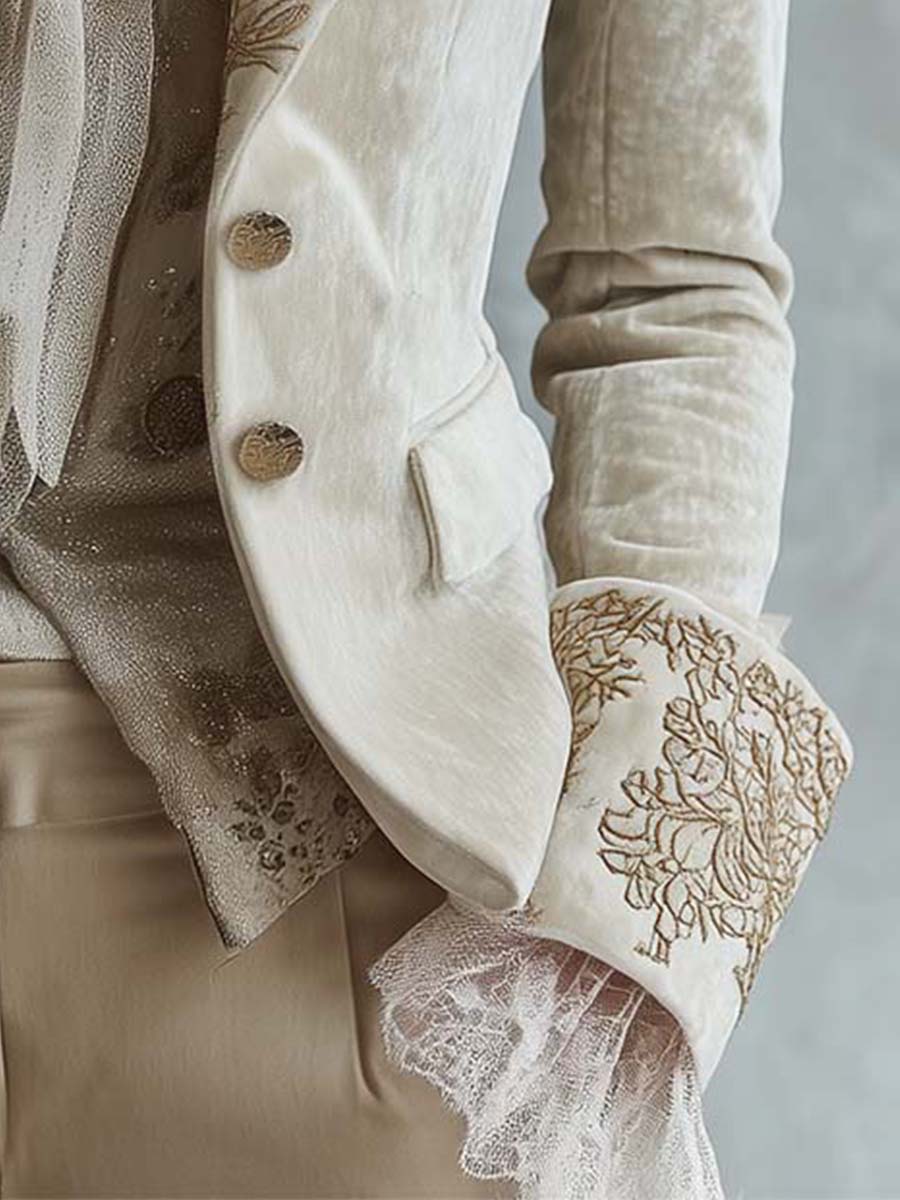 Renata | Blazer Entallado con Solapas y Puños Bordados