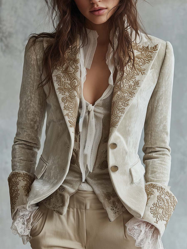 Renata | Blazer Entallado con Solapas y Puños Bordados