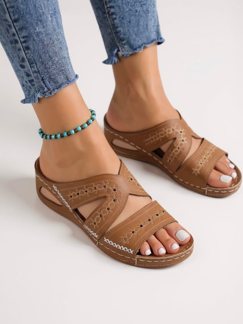Alba | Sandalias de Deslizar Bordadas