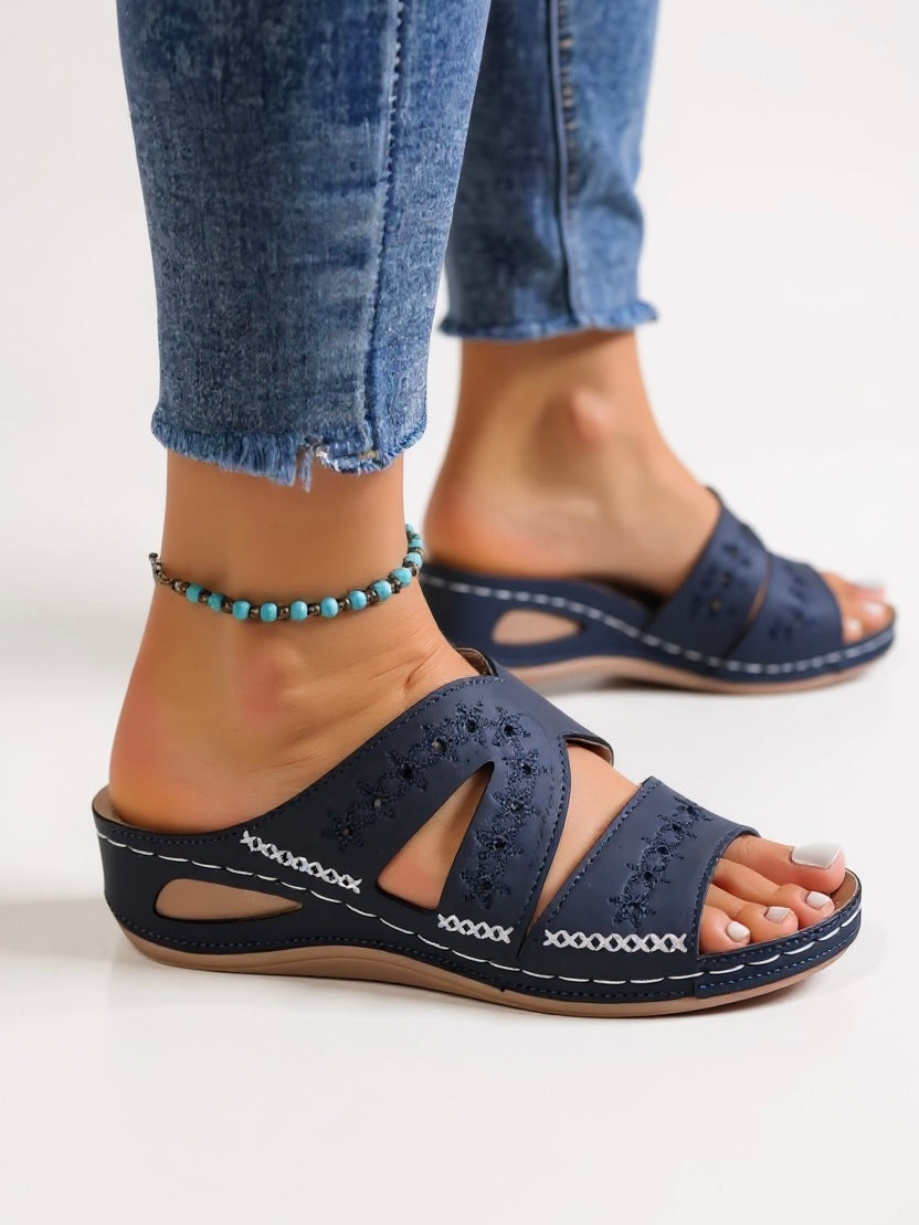 Alba | Sandalias de Deslizar Bordadas