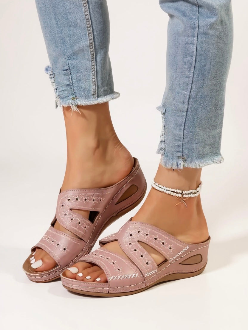 Alba | Sandalias de Deslizar Bordadas