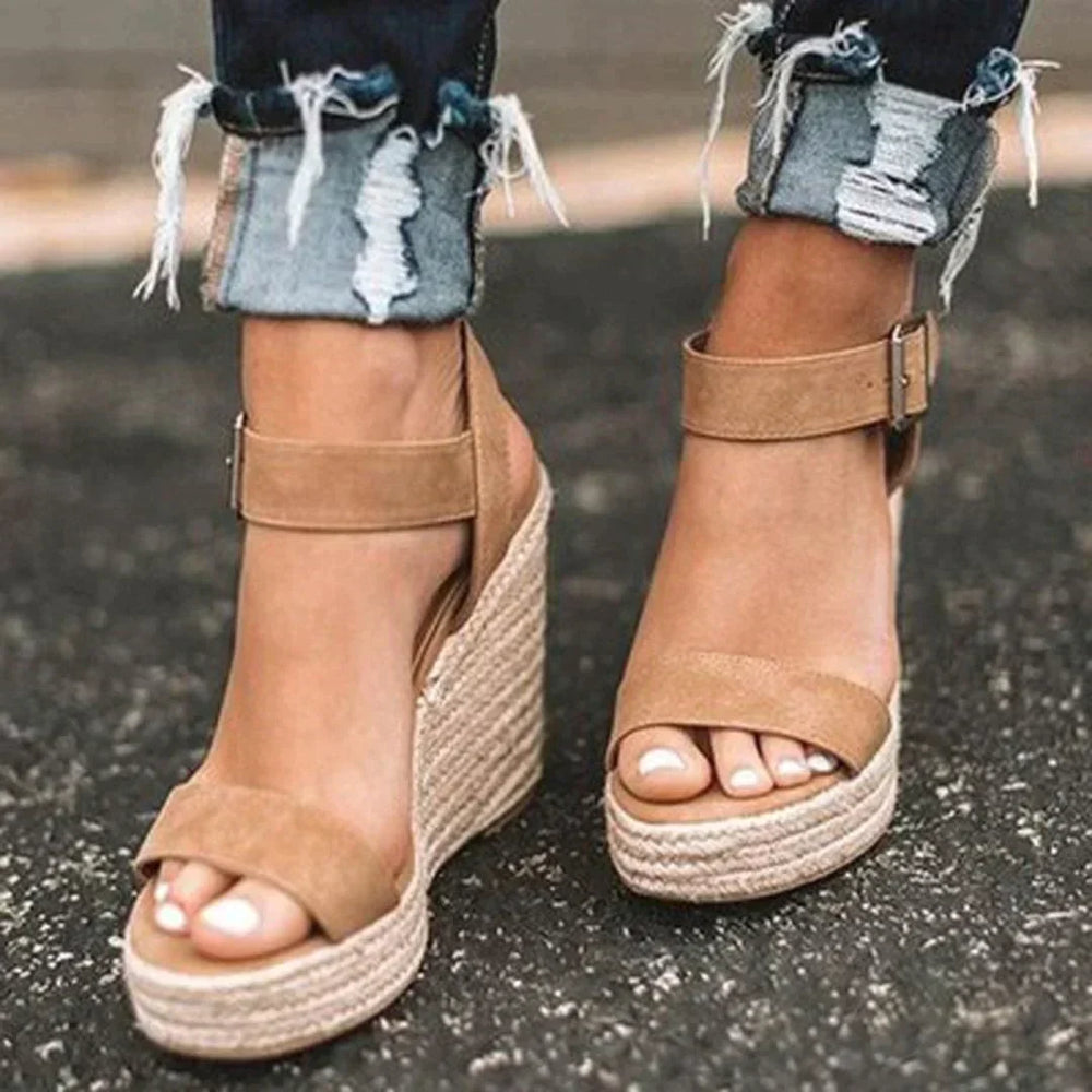 Camila | Sandalias de Tacón Cuña con Hebilla