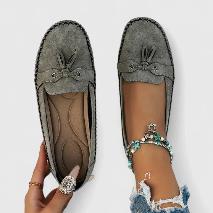 Daniela | Mocasines con Moño y Detalle de Borlas