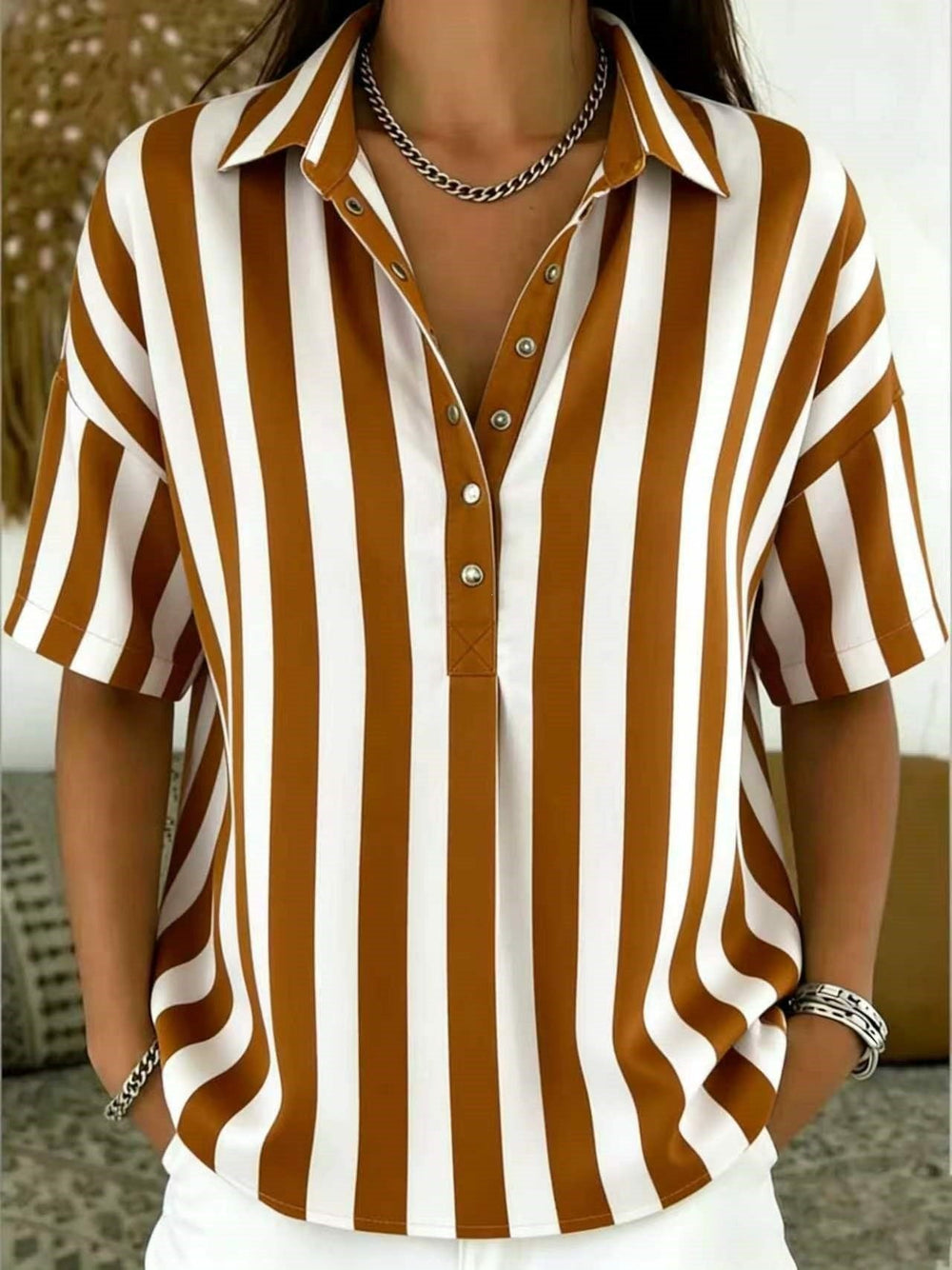 Marisol | Blusa de Rayas con Cuello y Manga Corta