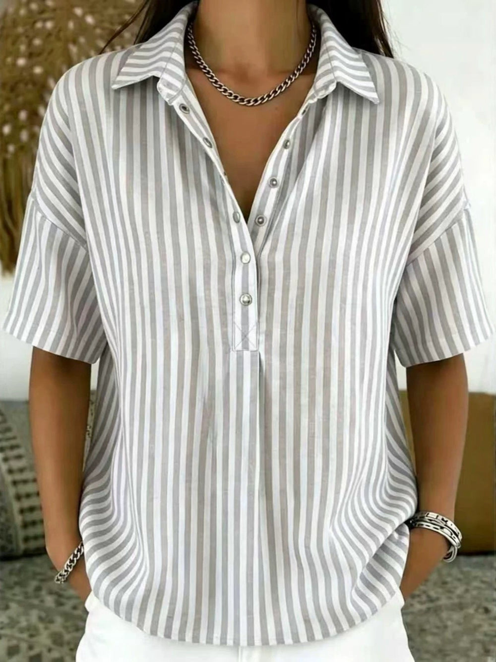 Marisol | Blusa de Rayas con Cuello y Manga Corta