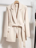 Nora | Blazer con Cinturón de Línea Moderna