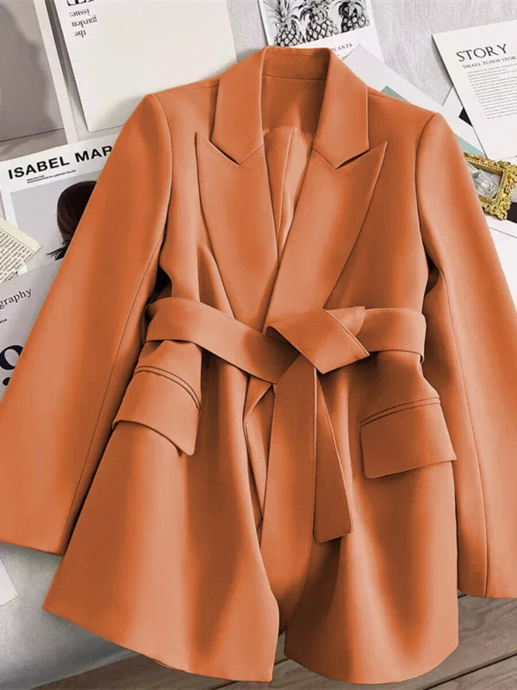 Nora | Blazer con Cinturón de Línea Moderna