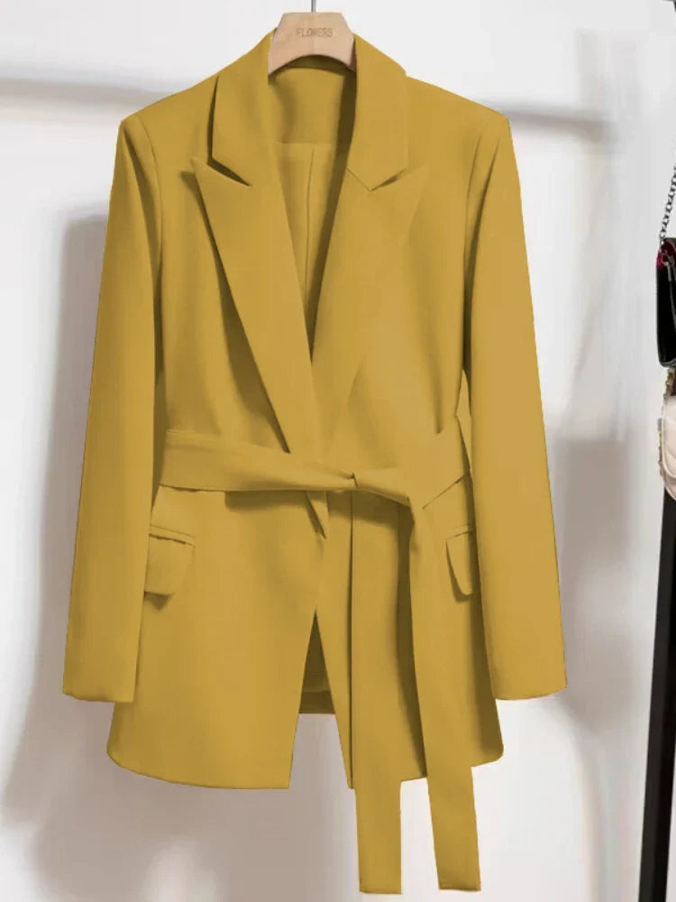 Nora | Blazer con Cinturón de Línea Moderna