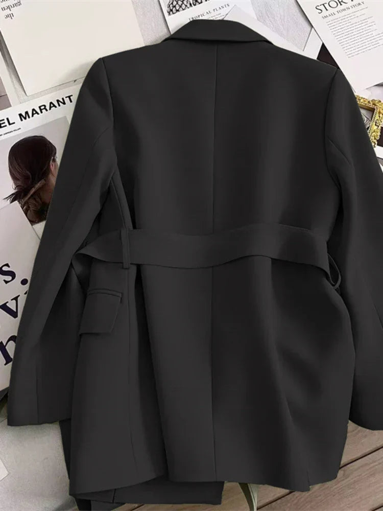 Nora | Blazer con Cinturón de Línea Moderna