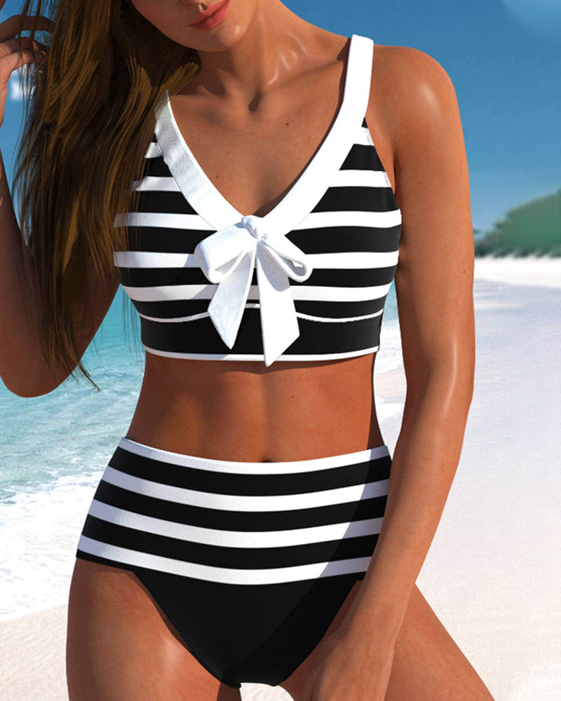 Regina | Bikini de Rayas y Tiro Alto