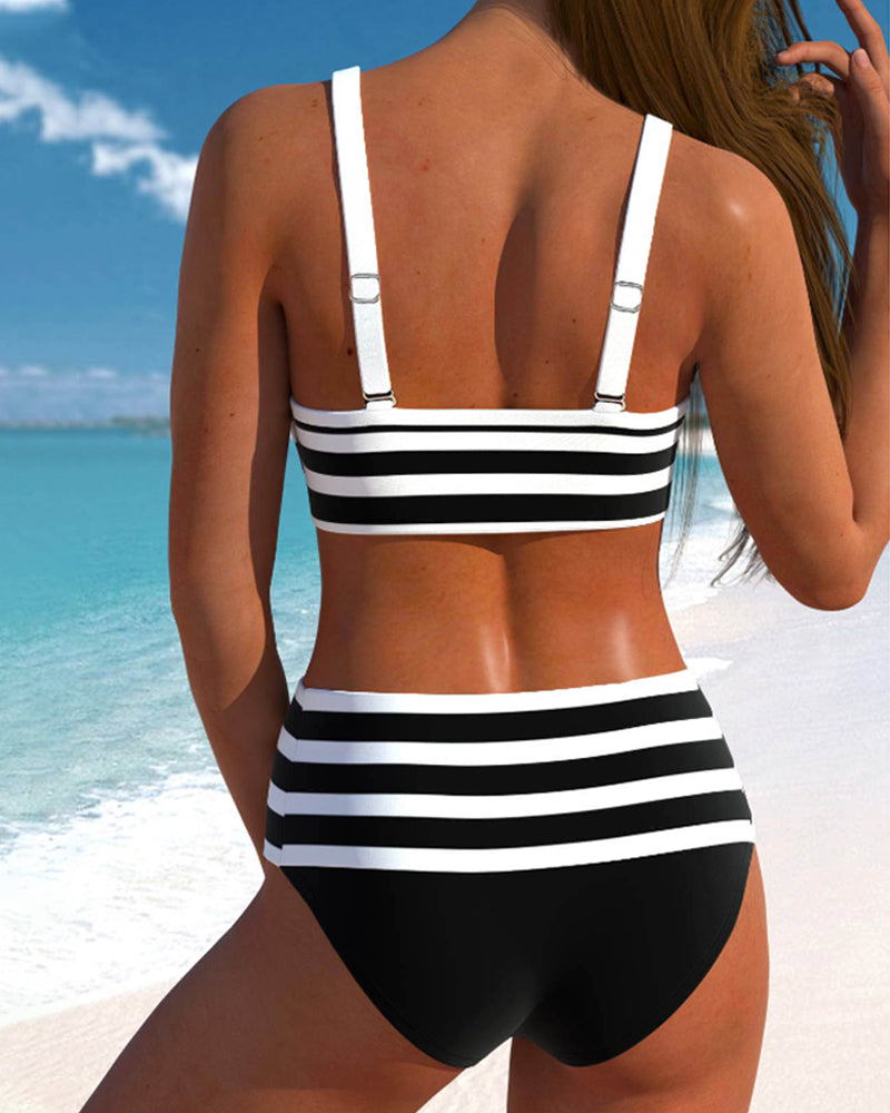 Regina | Bikini de Rayas y Tiro Alto